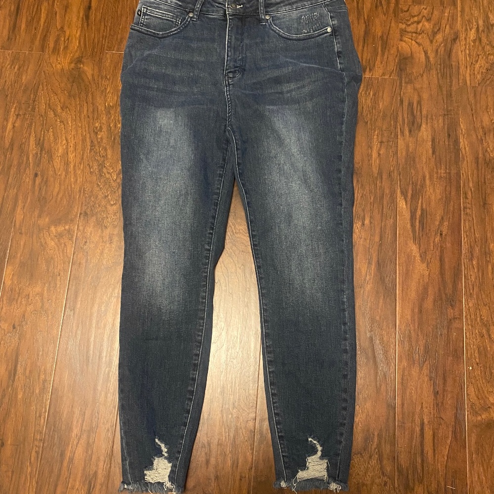 Judy Blue Medium Wash Skinny Fit Jean with Distressed Hem - Size 15/32
